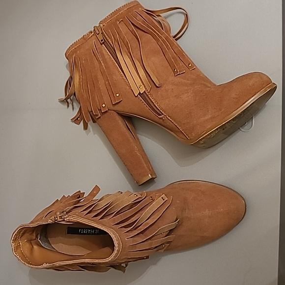 Heeled booties with fringe! - Picture 2 of 6